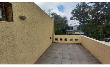 Duplex Ubicadísimo 2 dormitorios 2 baños, cochera, patio y terraza