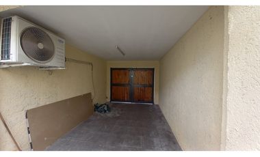 Duplex Ubicadísimo 2 dormitorios 2 baños, cochera, patio y terraza