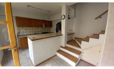Duplex Ubicadísimo 2 dormitorios 2 baños, cochera, patio y terraza