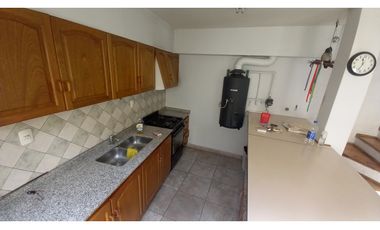 Duplex Ubicadísimo 2 dormitorios 2 baños, cochera, patio y terraza