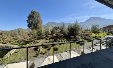 Local Comercial en Arriendo en Avenida Santa María con Carolina Rabat