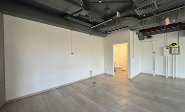 Local Comercial en Arriendo en Avenida Santa María con Carolina Rabat