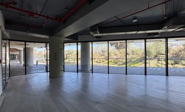 Local Comercial en Arriendo en Avenida Santa María con Carolina Rabat