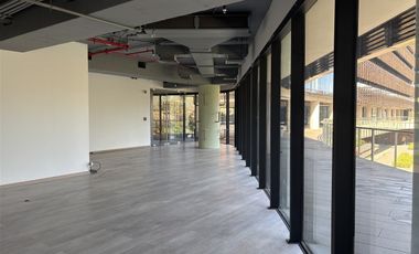 Local Comercial en Arriendo en Avenida Santa María con Carolina Rabat