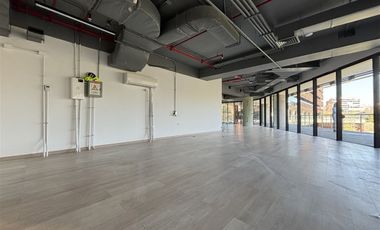 Local Comercial en Arriendo en Avenida Santa María con Carolina Rabat