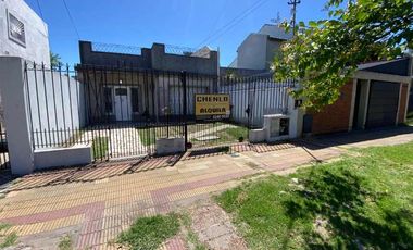 Departamento Tipo Casa en alquiler en Lanus Este