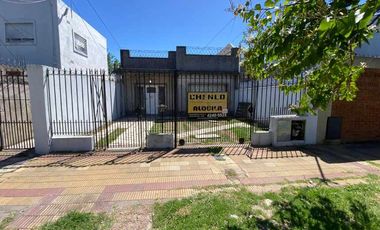 Departamento Tipo Casa en alquiler en Lanus Este