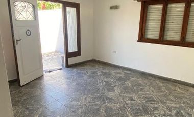 Departamento Tipo Casa en alquiler en Lanus Este