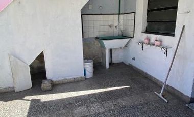 Departamento Tipo Casa en alquiler en Lanus Este