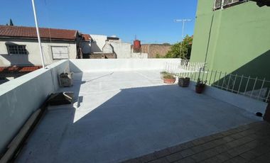 Departamento Tipo Casa en venta en Lanus Este