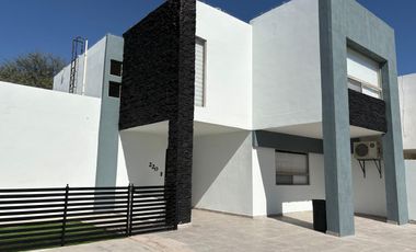 CASA INTELIGENTE CON OFICINA EN RENTA. SENDEROS, TORREON COAH.