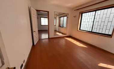 SE VENDE PROPIEDAD DE MATERIAL SOLIDO EN AVENIDA PRINCIPAL