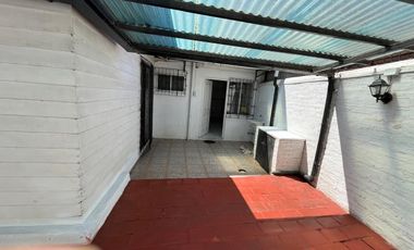 SE VENDE PROPIEDAD DE MATERIAL SOLIDO EN AVENIDA PRINCIPAL