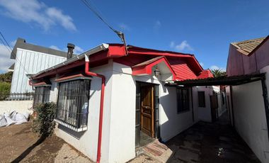 SE VENDE PROPIEDAD DE MATERIAL SOLIDO EN AVENIDA PRINCIPAL