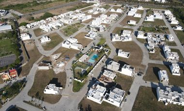 CASA CON HAB EN PB EN VENTA EN LOMAS DEL DORADO