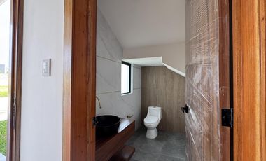 CASA CON HAB EN PB EN VENTA EN LOMAS DEL DORADO