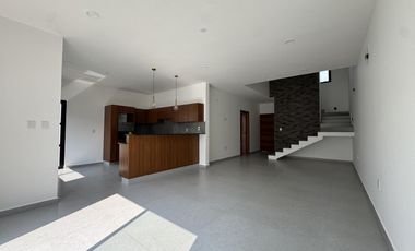 CASA CON HAB EN PB EN VENTA EN LOMAS DEL DORADO