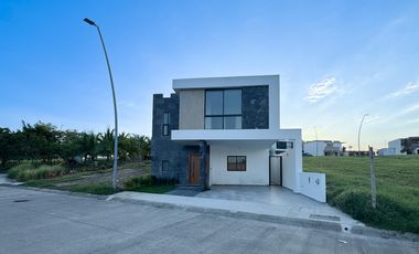 CASA CON HAB EN PB EN VENTA EN LOMAS DEL DORADO
