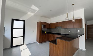CASA CON HAB EN PB EN VENTA EN LOMAS DEL DORADO