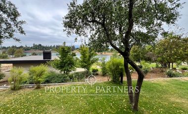 Lindo departamento en exclusivo condominio frente al lago