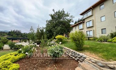 Lindo departamento en exclusivo condominio frente al lago