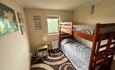 Lindo departamento en exclusivo condominio frente al lago