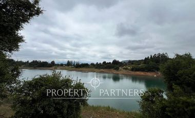 Lindo departamento en exclusivo condominio frente al lago