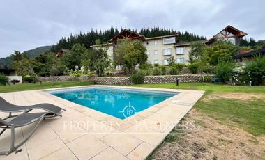 Lindo departamento en exclusivo condominio frente al lago