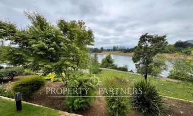 Lindo departamento en exclusivo condominio frente al lago