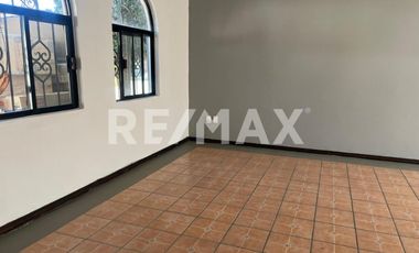 RENTA DE CASA HABITACION EN FRACCIONAMIENTO PRIVADO - (3)
