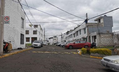 Casa en Venta Valle de los Chillos Parque de la Armenia Conjunto Privado