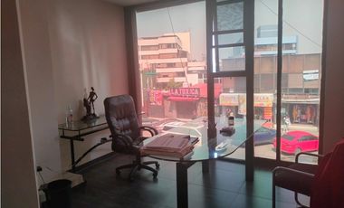 CÓMODA OFICINA EN SATELITE