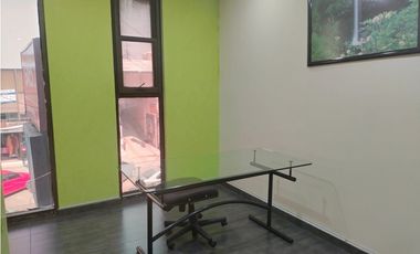 CÓMODA OFICINA EN SATELITE