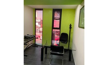 CÓMODA OFICINA EN SATELITE