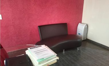 CÓMODA OFICINA EN SATELITE