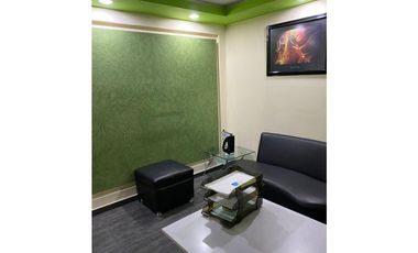 CÓMODA OFICINA EN SATELITE