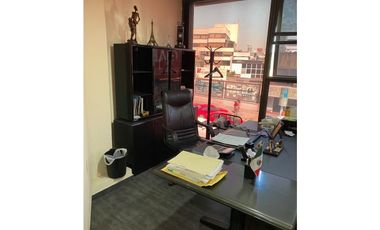 CÓMODA OFICINA EN SATELITE