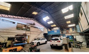 EXCELENTE!! Local Comercial, Galpón y Oficinas en Calle Nataniel, Santiago Centro