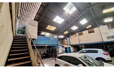 EXCELENTE!! Local Comercial, Galpón y Oficinas en Calle Nataniel, Santiago Centro