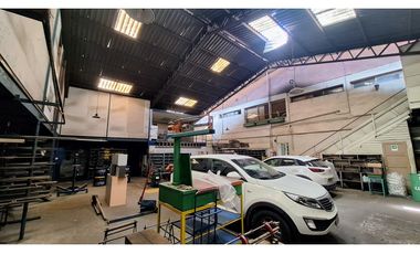 EXCELENTE!! Local Comercial, Galpón y Oficinas en Calle Nataniel, Santiago Centro