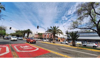 EXCELENTE!! Local Comercial, Galpón y Oficinas en Calle Nataniel, Santiago Centro