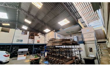 EXCELENTE!! Local Comercial, Galpón y Oficinas en Calle Nataniel, Santiago Centro