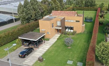 Venta – Casa de Lujo en La Calera | Refugio del Valle
