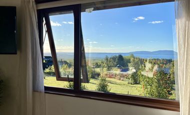 Hermosa casa con vista al lago Villarrica en condominio!