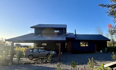 Hermosa casa con vista al lago Villarrica en condominio!