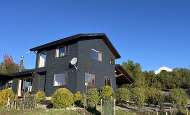 Hermosa casa con vista al lago Villarrica en condominio!