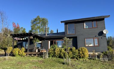 Hermosa casa con vista al lago Villarrica en condominio!