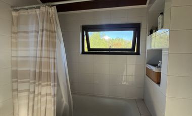 Hermosa casa con vista al lago Villarrica en condominio!