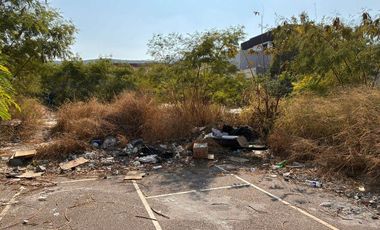 Terreno Comercial en Renta en Cumbres