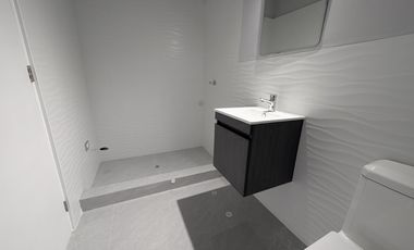 Oficina en plena Av. Larco cdra 7, a metros de Benavides